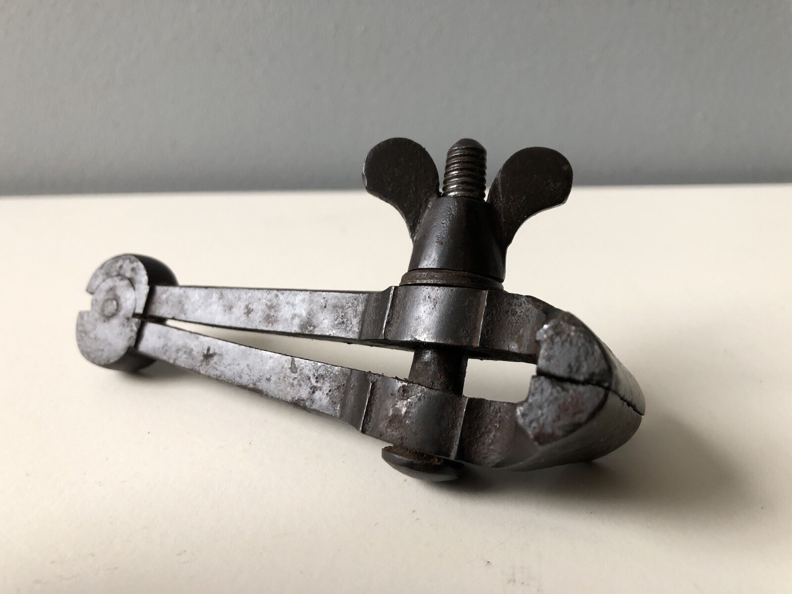 Ancien Pince Étau à Main Horlogerie Bijouterie Militaire Outil Métier Précision — фото 1