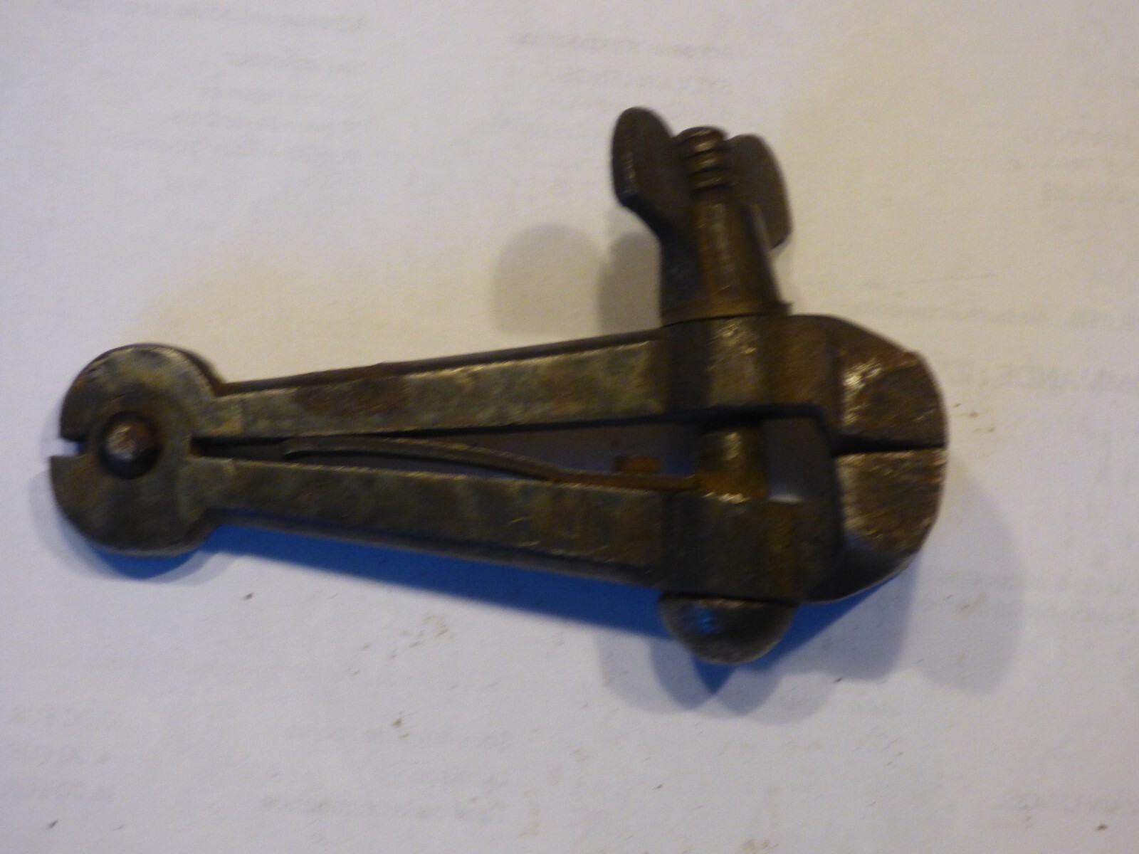 OUTIL ANCIEN FER FORGE ETAU A MAIN BOURRELIER CORDONNIER — фото 4