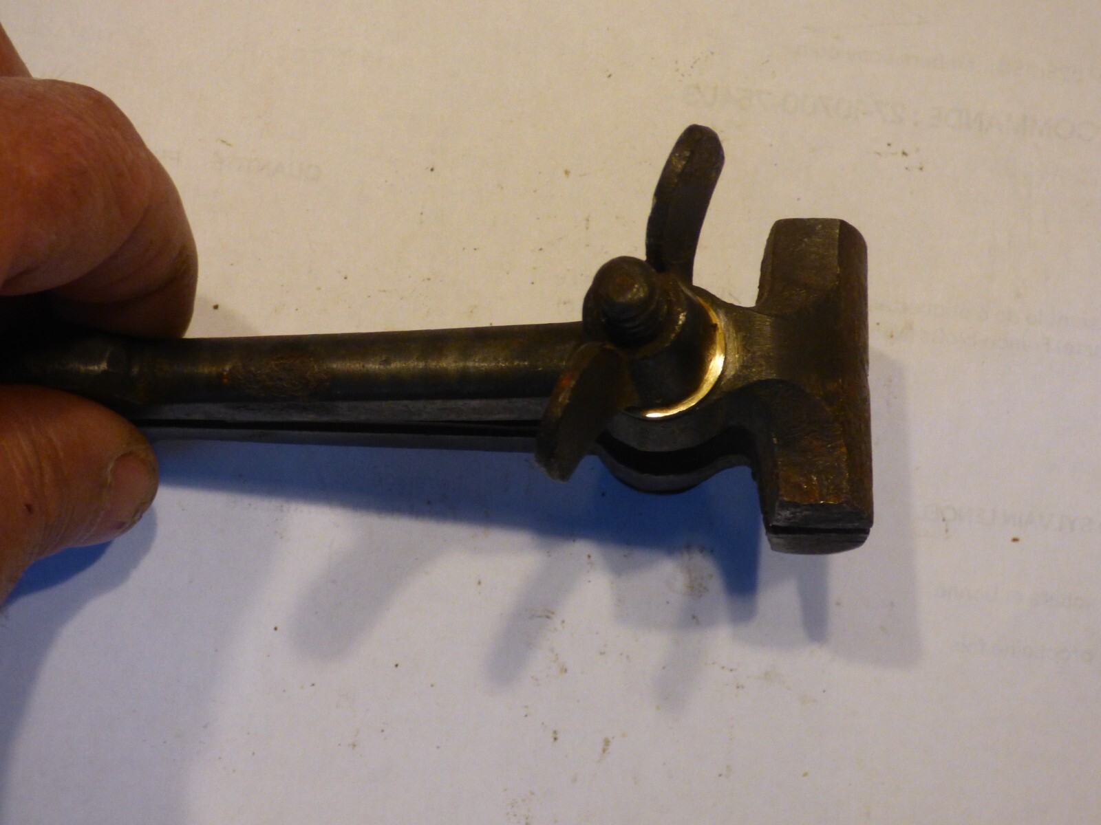 OUTIL ANCIEN FER FORGE ETAU A MAIN BOURRELIER CORDONNIER — фото 5