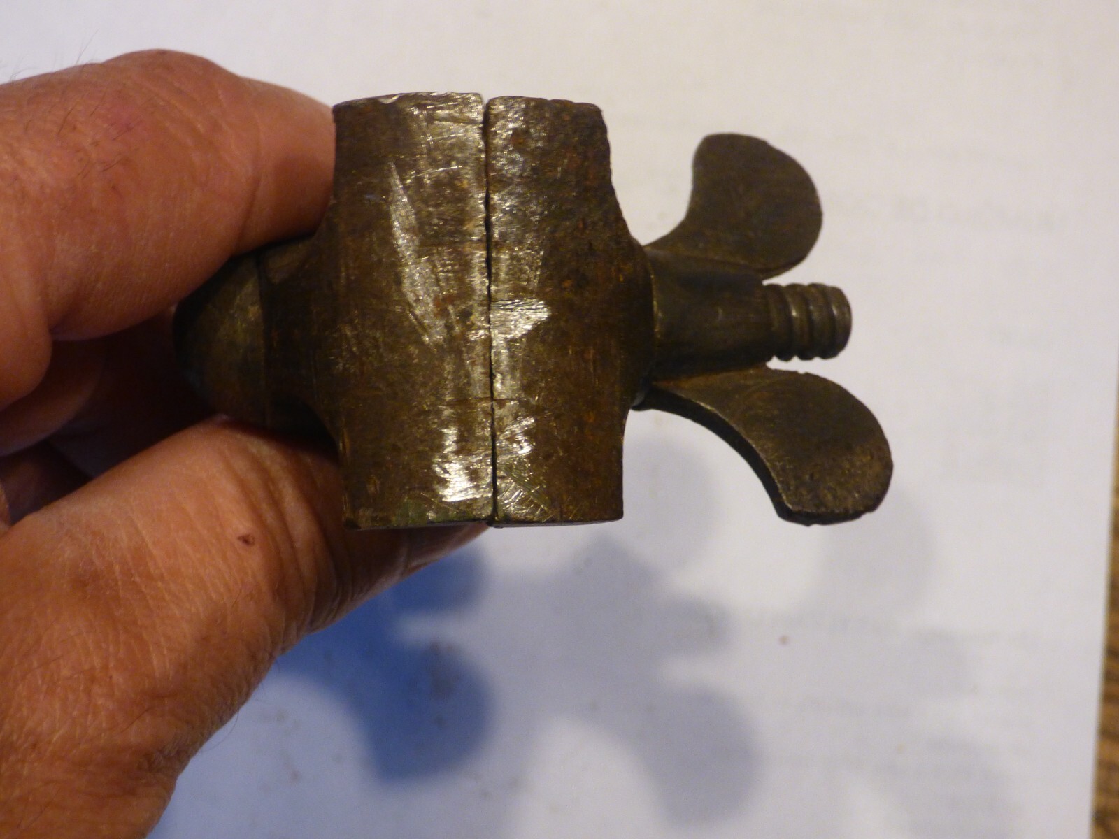 OUTIL ANCIEN FER FORGE ETAU A MAIN BOURRELIER CORDONNIER — фото 7