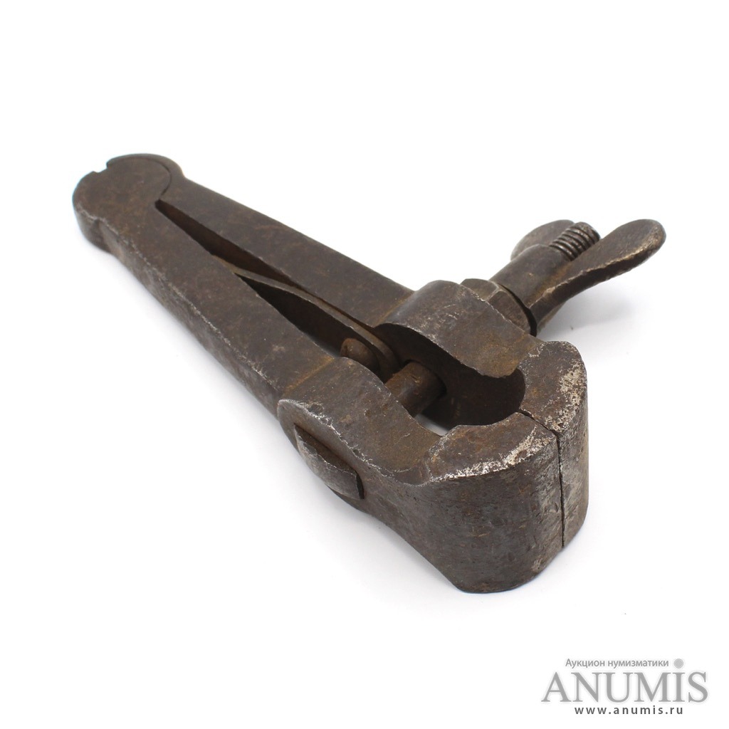 Anumis, лот 674971 — ручные металлические тиски 15,5 × 4,3 см, СССР — фото 1