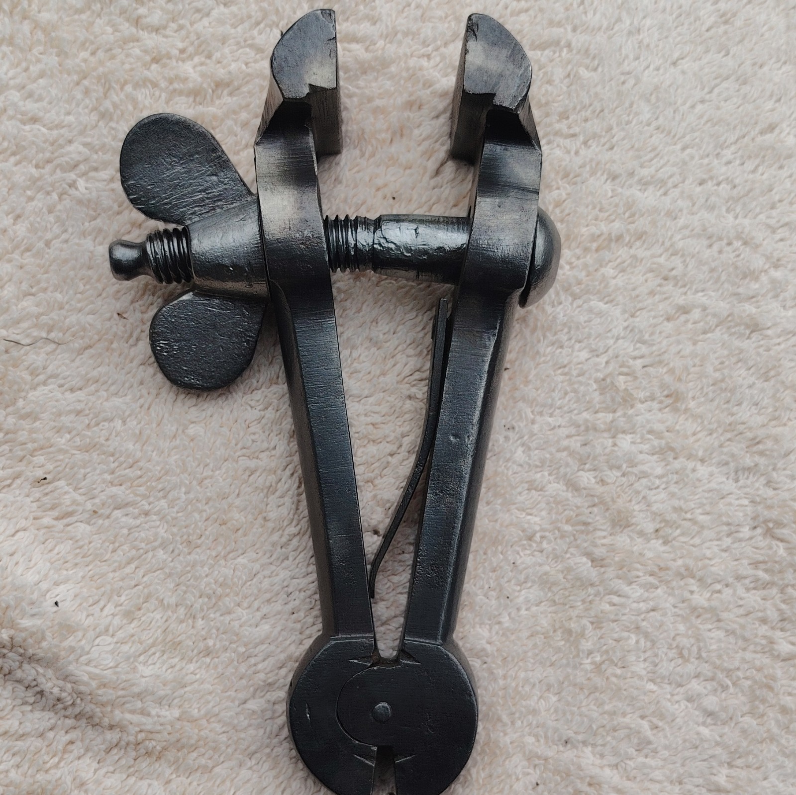 ANTIQUE THEWLIS & GRIFFIN Hand Vice Clamp 1 1/2" - Collectable Clamp Hand Tool — фото 3
