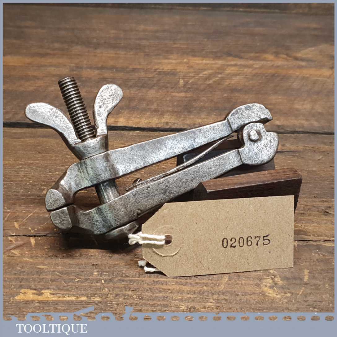 Antique Blacksmiths Made Spring-Loaded Cast Steel Hand Vice – Good Condition — фото 1