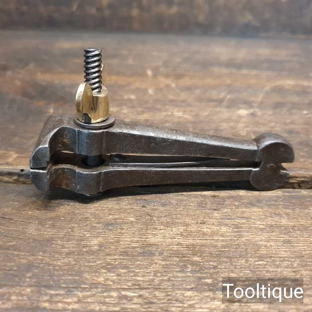 Antique Hand Vice With Small 7/8” Wide Jaw – Cleaned Ready For Use — фото 1