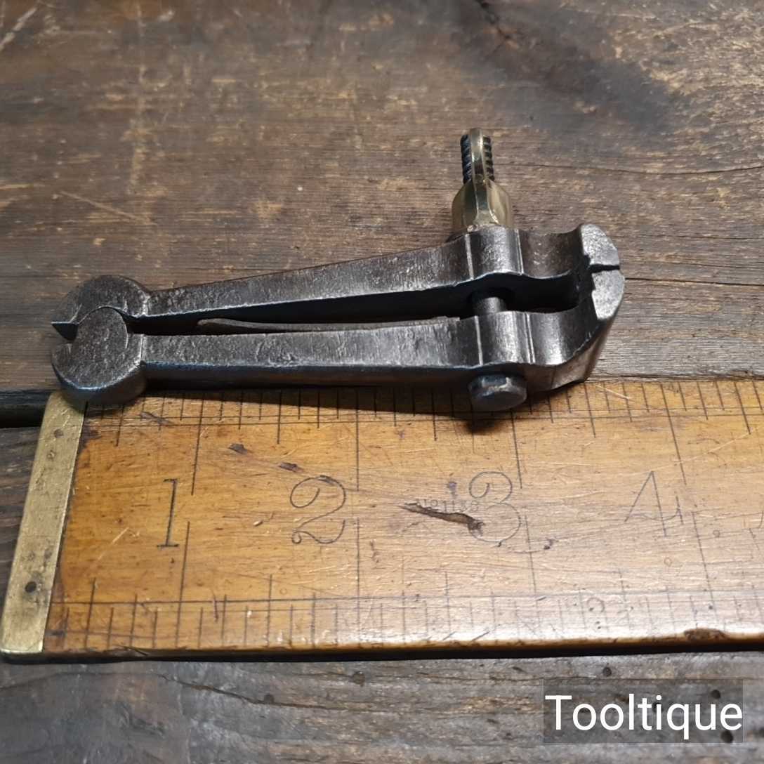 Antique Hand Vice With Small 7/8” Wide Jaw – Cleaned Ready For Use — фото 4