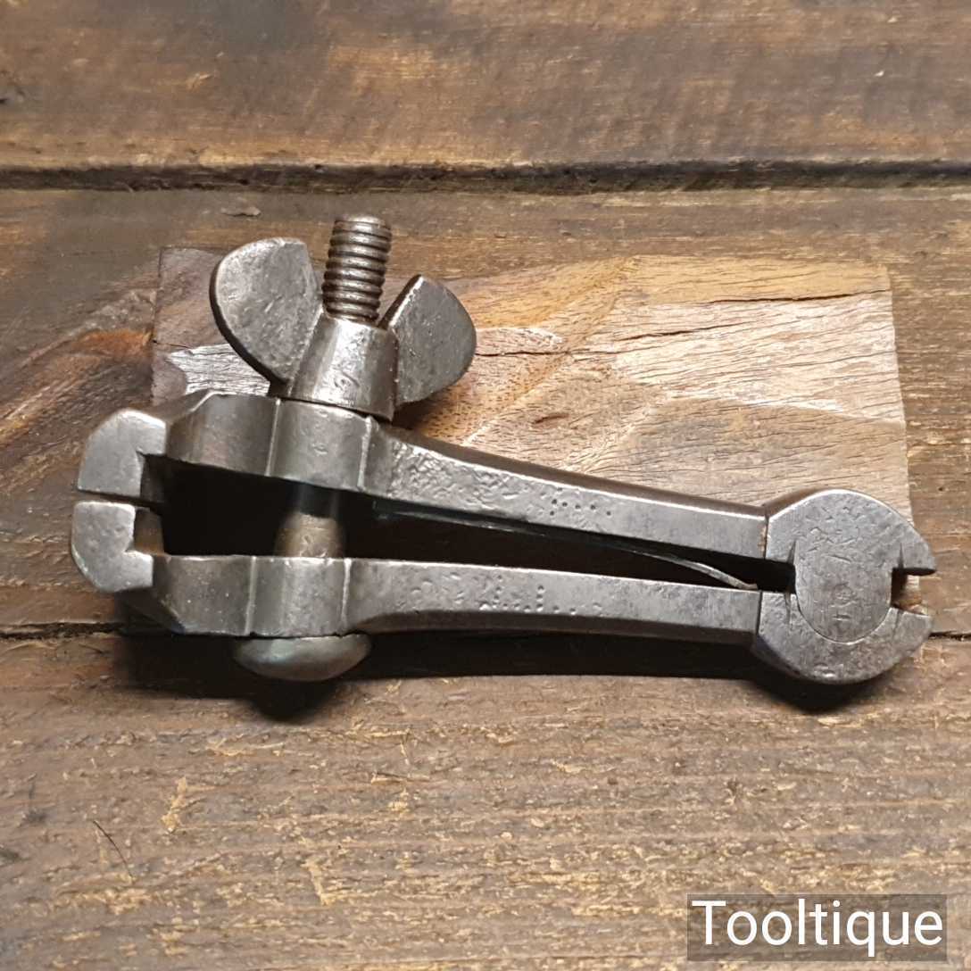 Antique Thewlis & Griffith 1835-1907 Spring Loaded Cast Steel Hand Vice — фото 1
