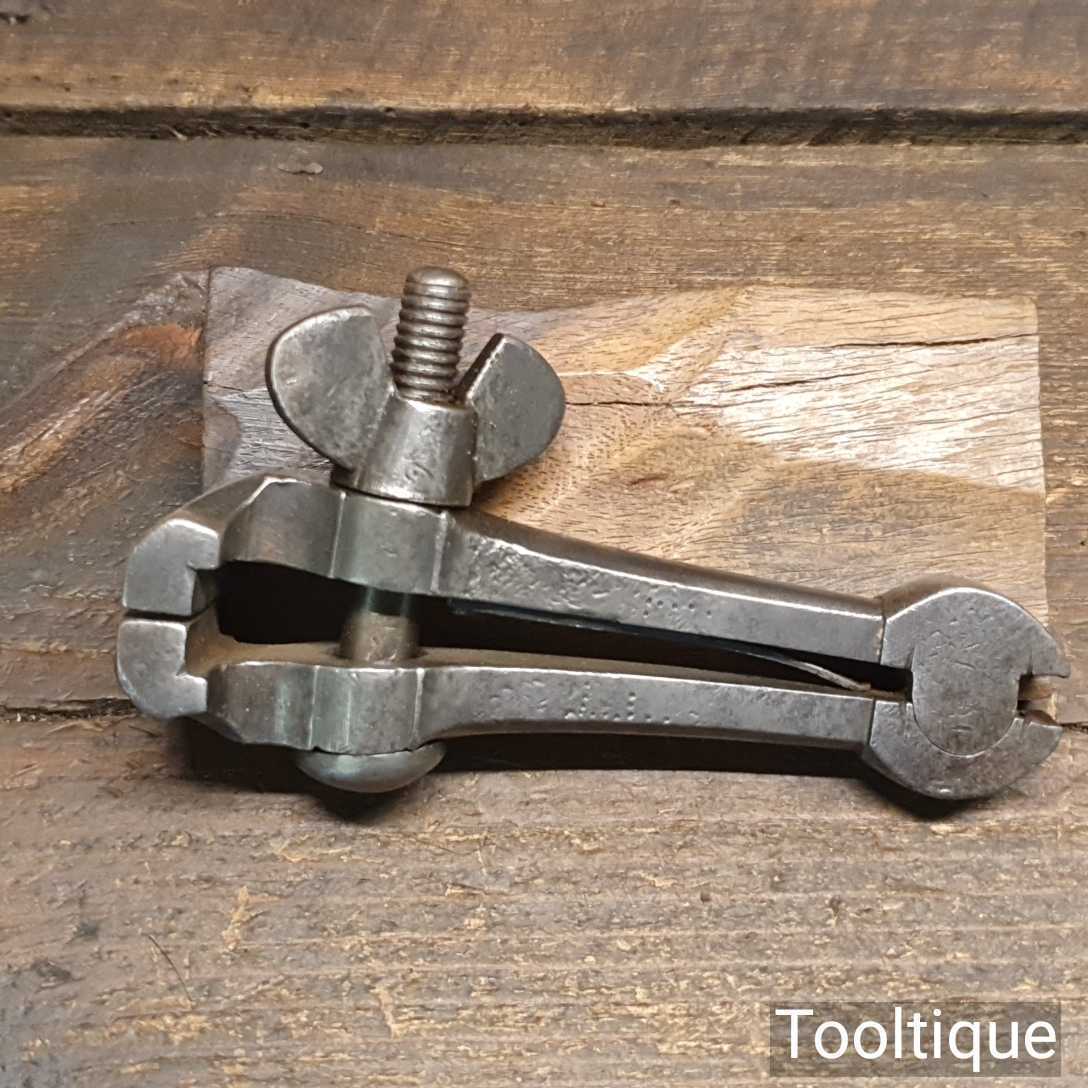 Antique Thewlis & Griffith 1835-1907 Spring Loaded Cast Steel Hand Vice — фото 2