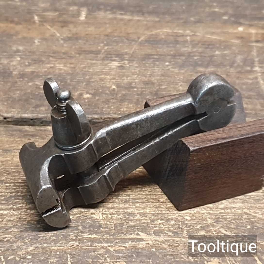 Antique Vintage Hugoniot-Tissot France Jewellers Cast Steel Hand Vice — фото 1