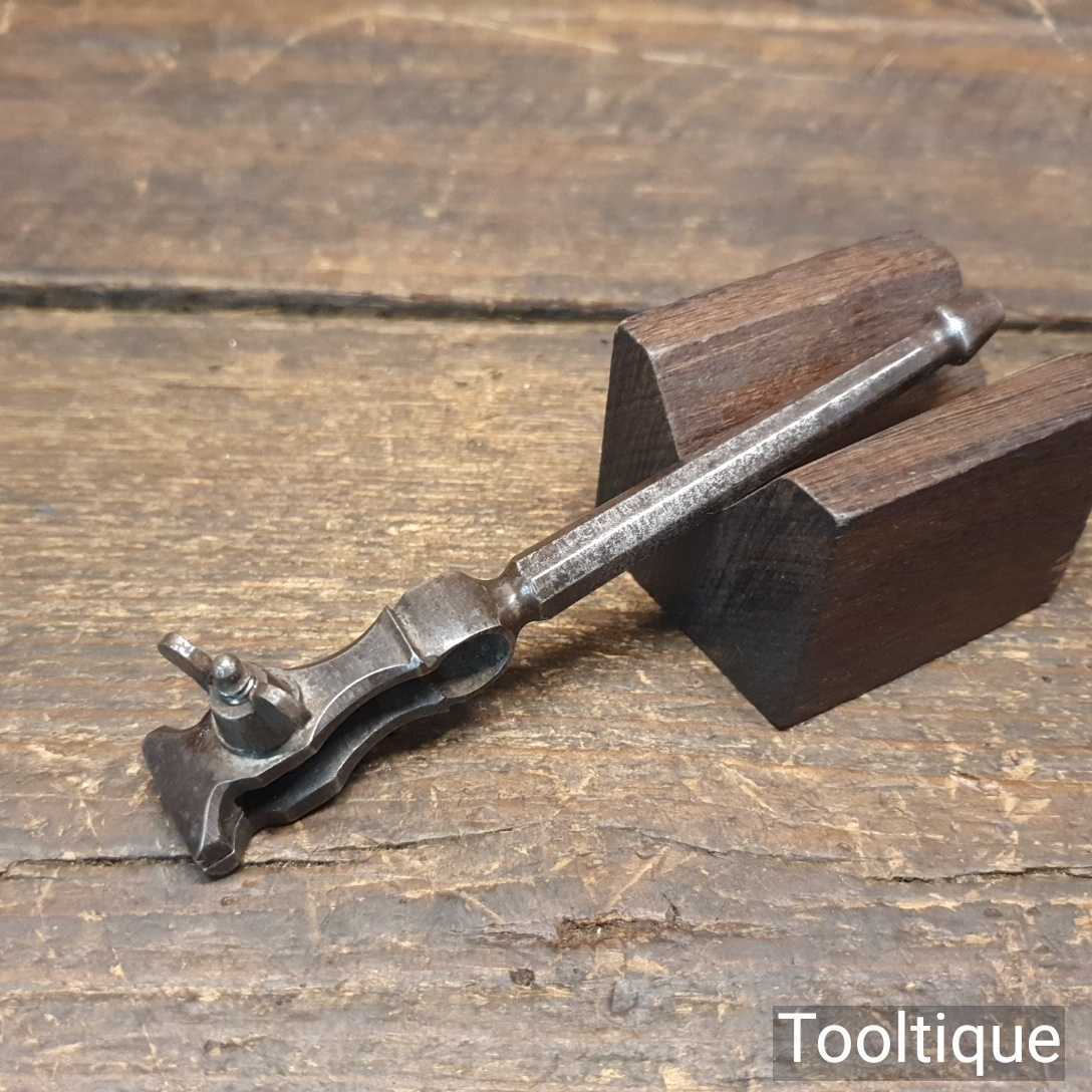 Sweet Little Antique Small Jewellers Hand Vice – Good Condition — фото 1