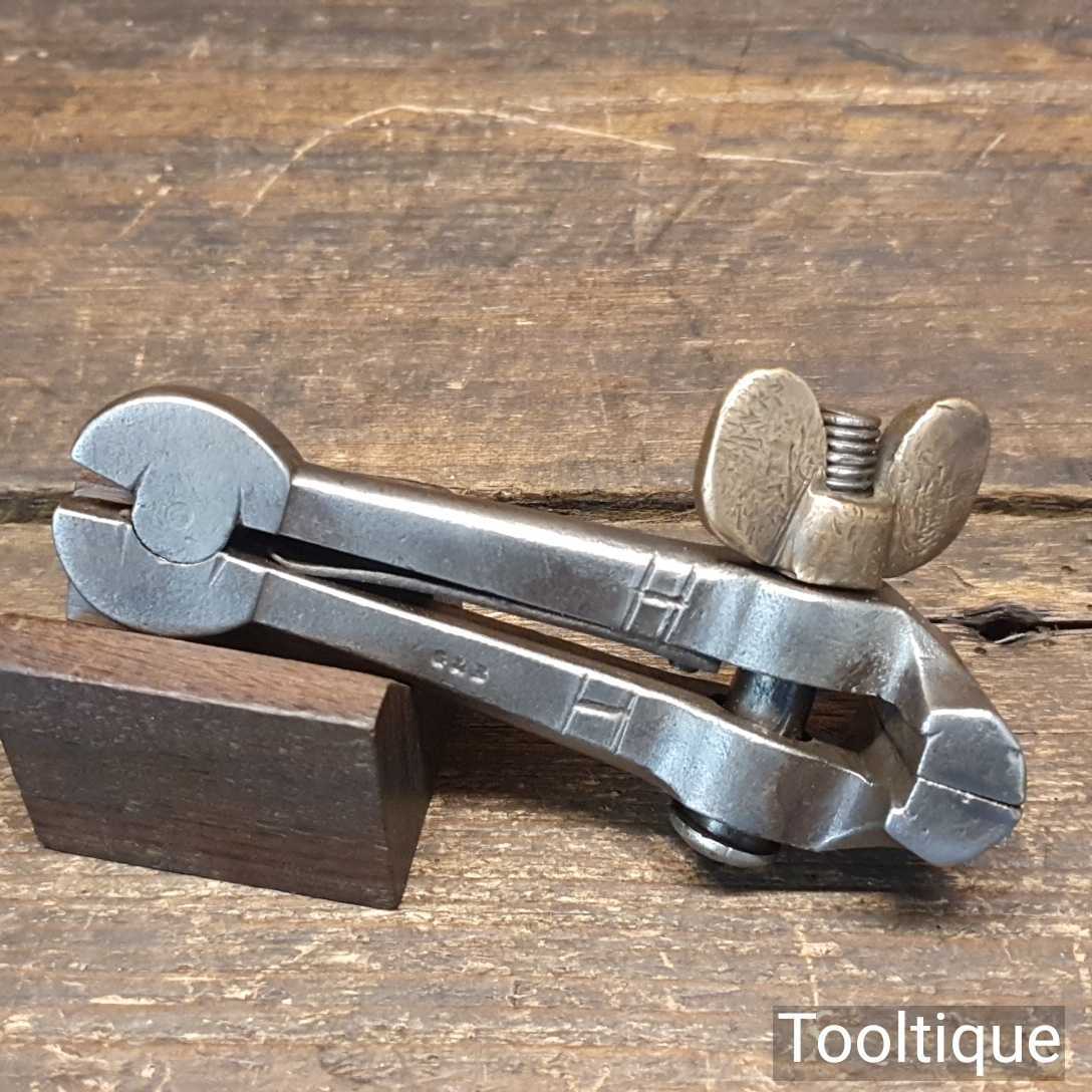 Vintage Cast Steel Hand Vice 1 ⅜” Jaws Stamped G&R – Good Condition — фото 1