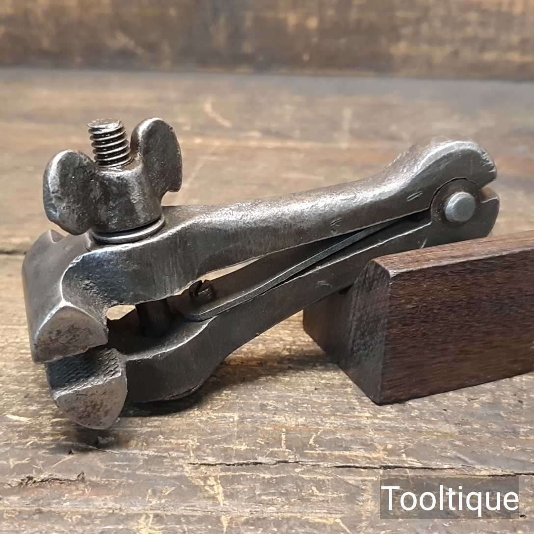 Vintage Cast Steel Hand Vice 1 ½” Wide Jaws – Good Condition — фото 1