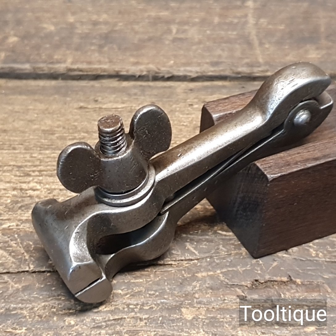 Vintage Cast Steel Sprung Loaded Hand Vice with 1 1/8” Jaw – Good Condition — фото 2