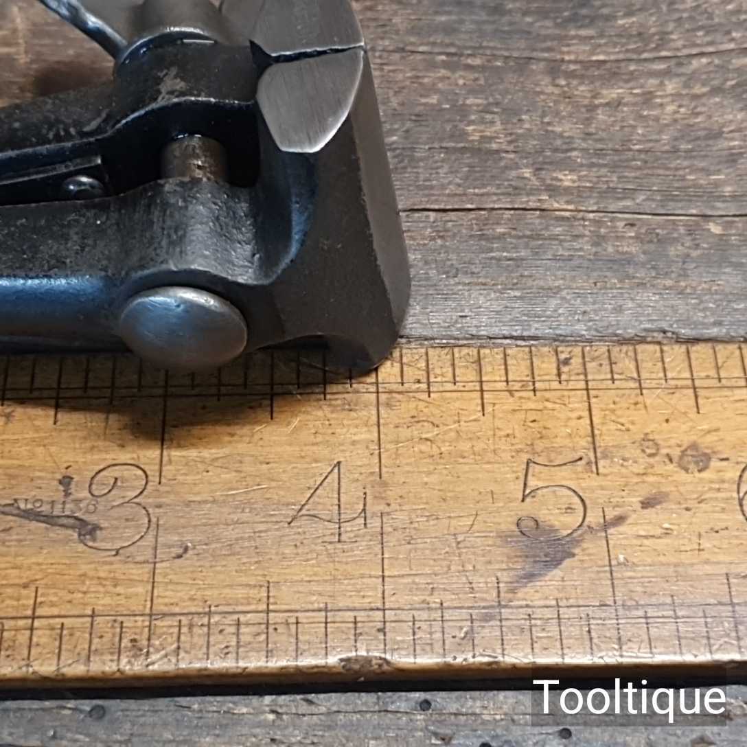 Vintage German Cast Steel Hand Vice – Good Condition — фото 4