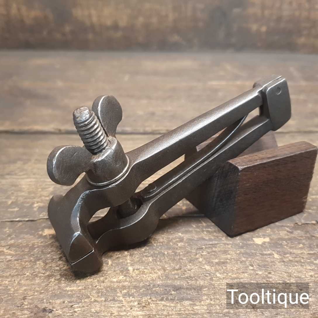 Vintage Hand Vice 1 1/8” Wide Sprung Loaded Jaws – Refurbished — фото 1