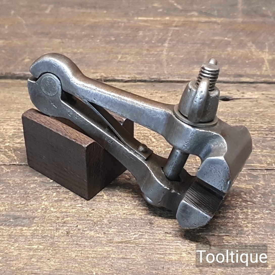 Vintage Ministry Stamped 1950 Cast Steel Hand Vice 1 5/8” Wide Jaws – Good Condition — фото 1