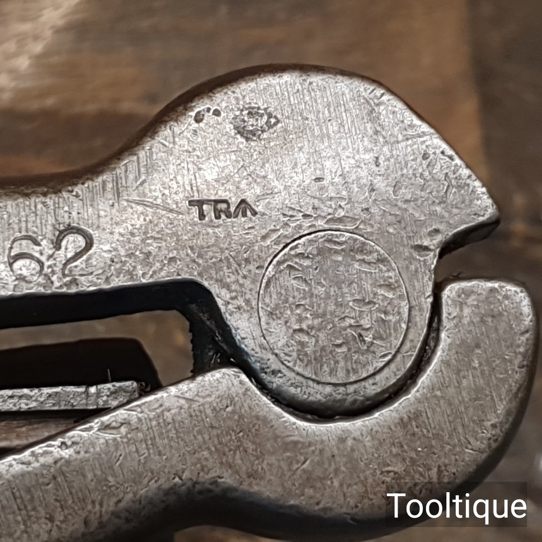 Vintage Ministry Stamped 1950 Cast Steel Hand Vice 1 5/8” Wide Jaws – Good Condition — фото 3