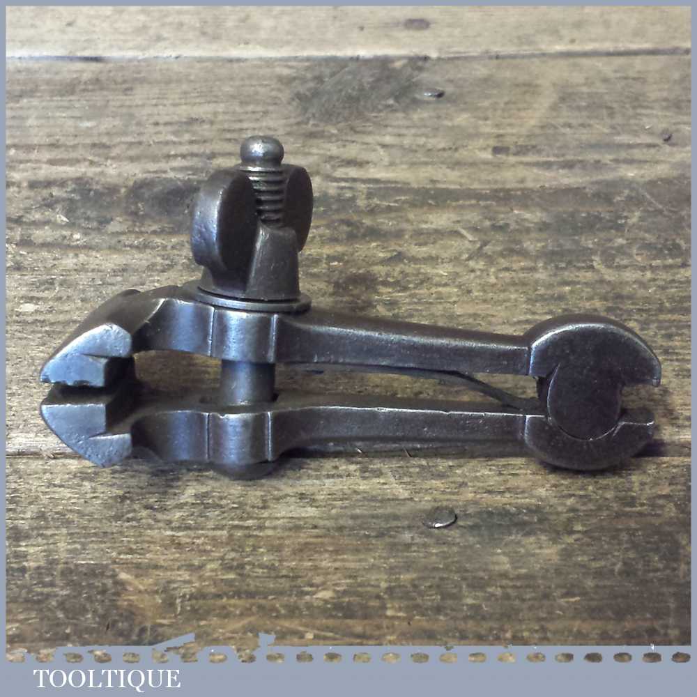 Vintage R. Timmins & Sons Spring Loaded Cast Steel Hand Vice — фото 1