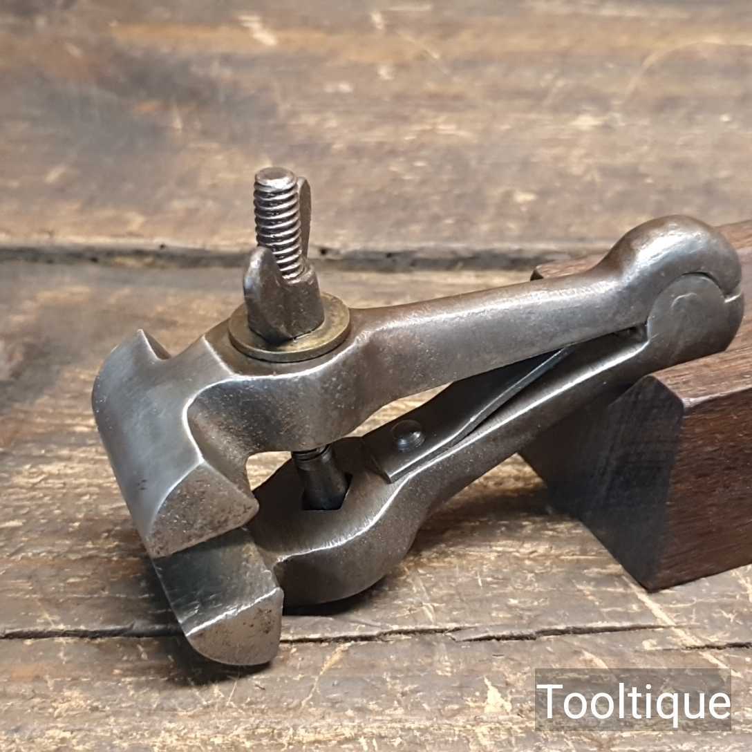 Vintage Sheffield Cast Steel 1 3/8” Wide Hand Vice – Good Condition — фото 1