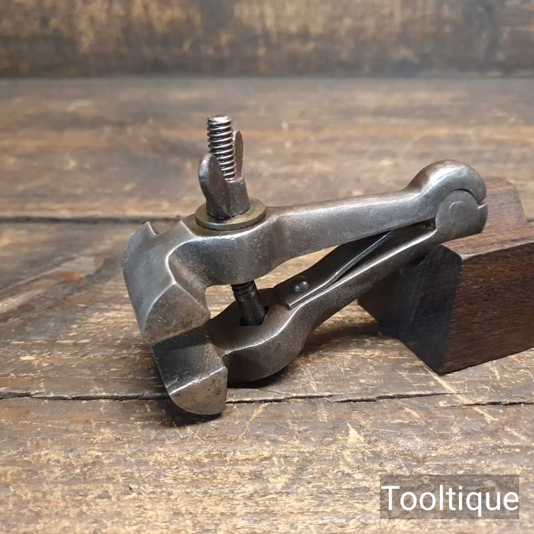 Vintage Sheffield Cast Steel 1 3/8” Wide Hand Vice – Good Condition — фото 3