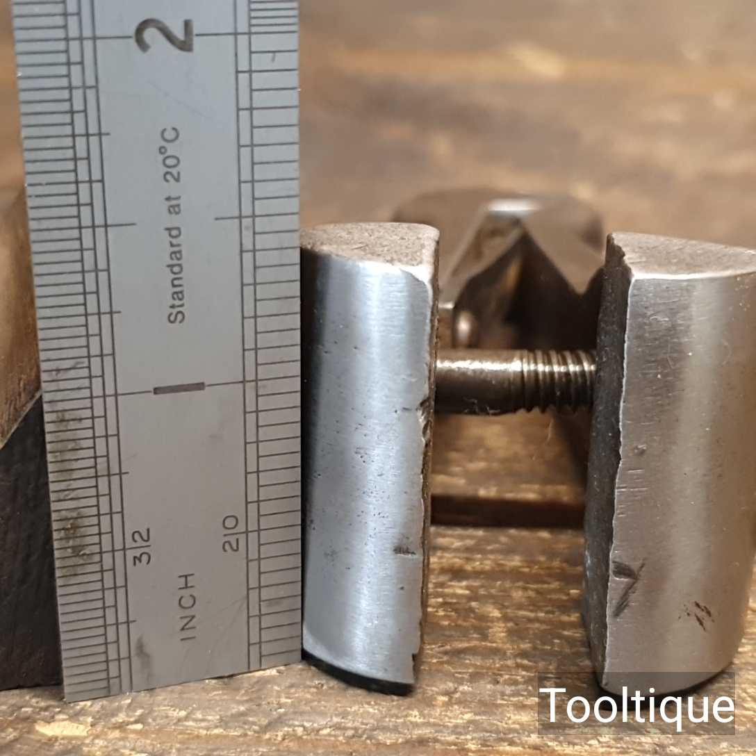 Vintage Sheffield Cast Steel 1 3/8” Wide Hand Vice – Good Condition — фото 4