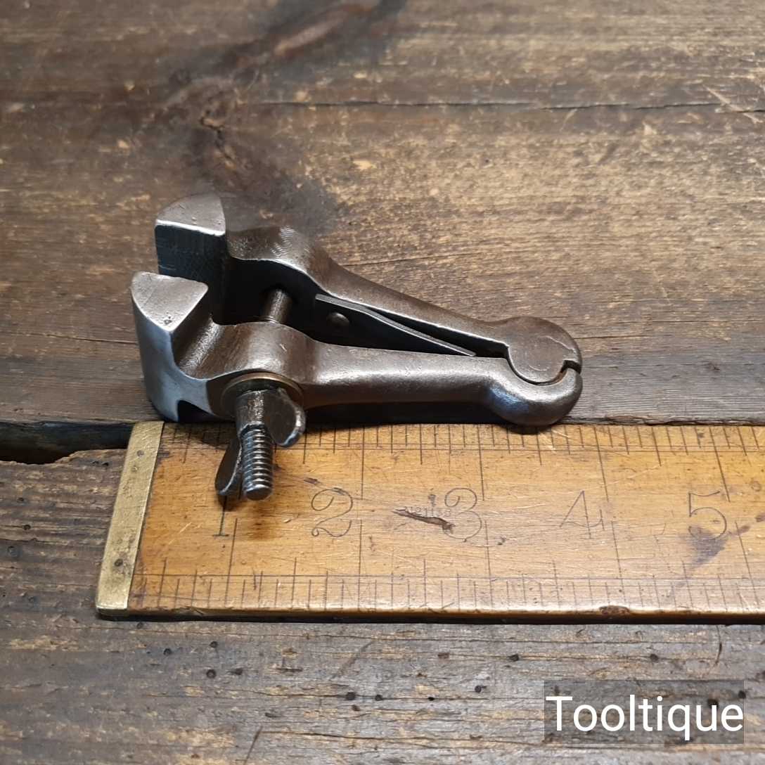 Vintage Sheffield Cast Steel 1 3/8” Wide Hand Vice – Good Condition — фото 5