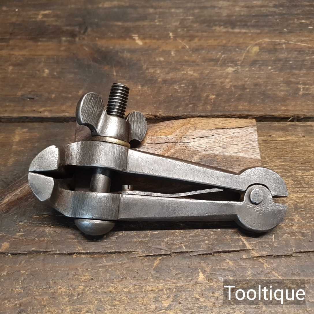 Vintage Sheffield Made Hand Vice 1 3/8” Jaws – Lightly Used — фото 1