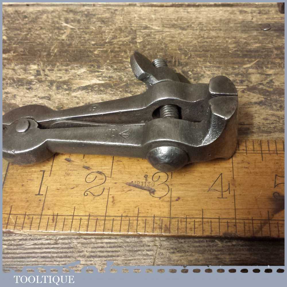 Vintage Spring Loaded Cast Steel Hand Vice – Broad Arrow Dated 1948 — фото 5