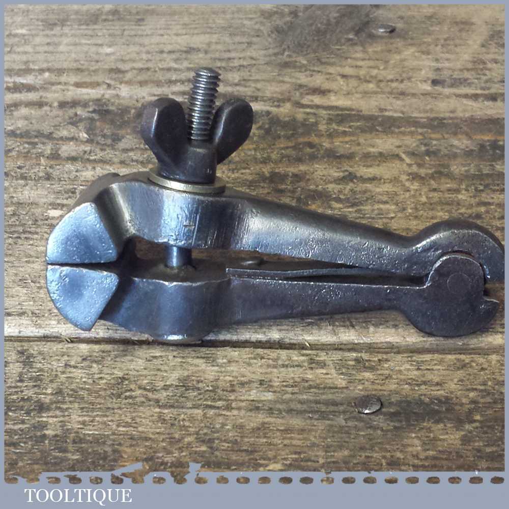 Vintage Spring Loaded Cast Steel Hand Vice Broad Arrow – Good Condition — фото 1