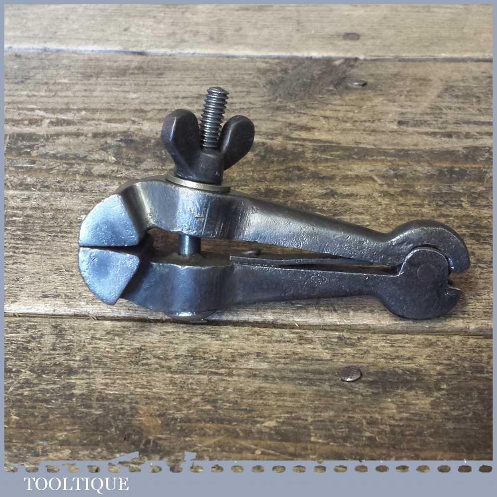 Vintage Spring Loaded Cast Steel Hand Vice Broad Arrow – Good Condition — фото 2