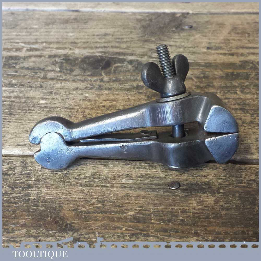 Vintage Spring Loaded Cast Steel Hand Vice Broad Arrow – Good Condition — фото 4