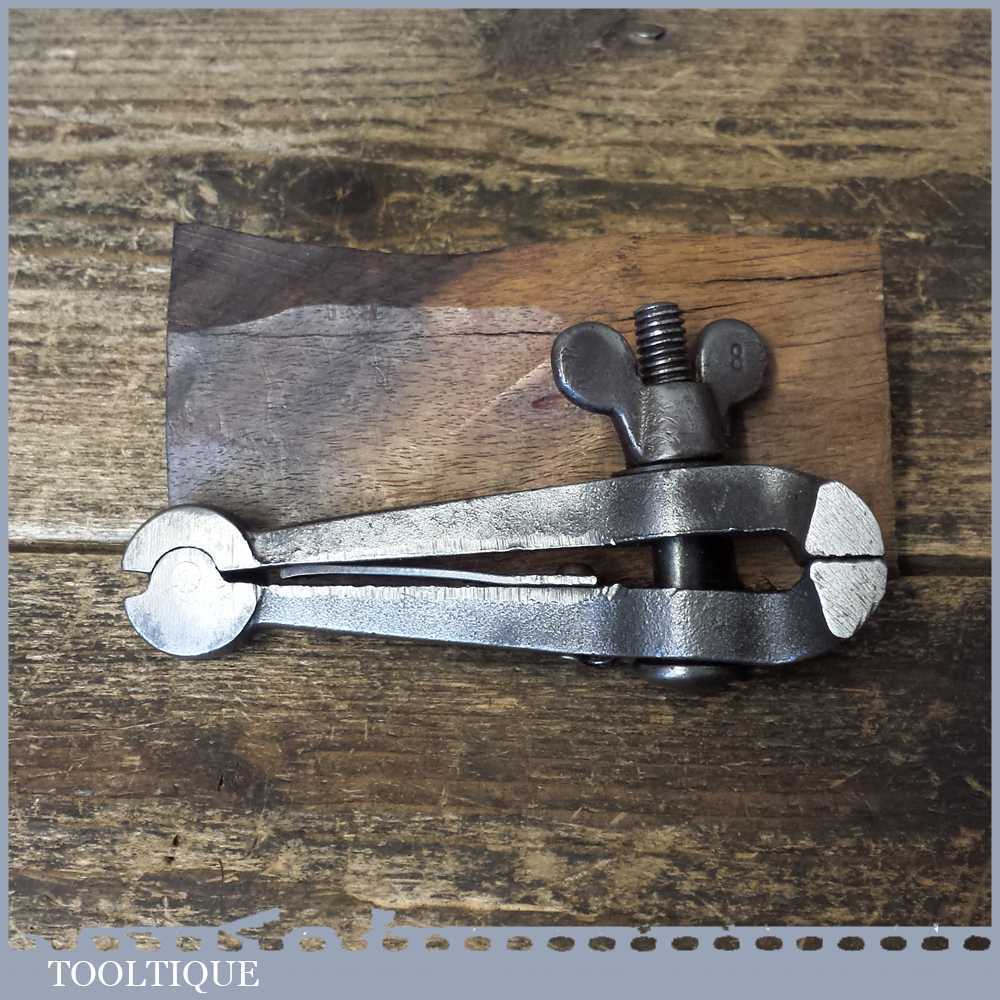 Vintage Spring Loaded Cast Steel Hand Vice – Good Condition — фото 1