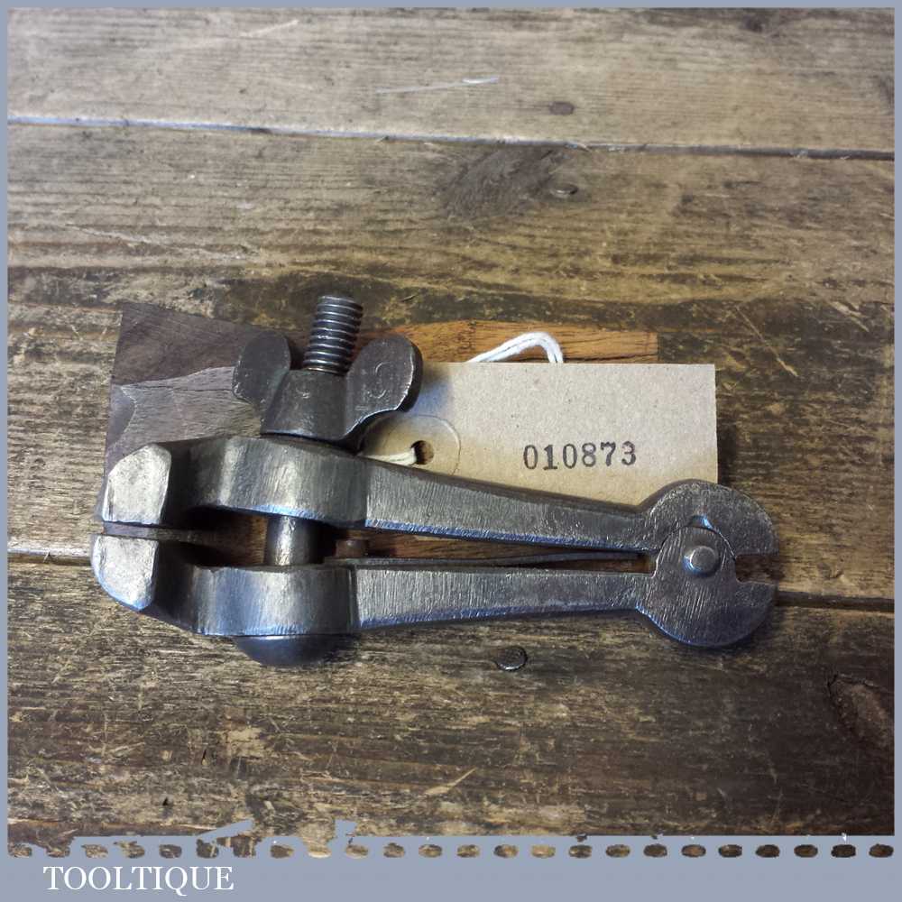 Vintage Spring Loaded Cast Steel Hand Vice – Good Condition — фото 5
