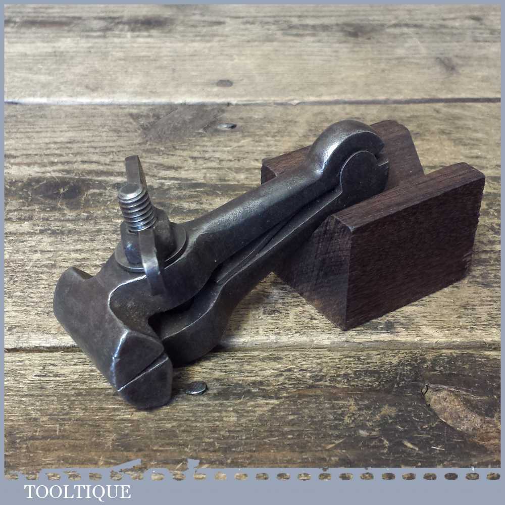 Vintage Spring Loaded Cast Steel Hand Vice – Good Condition — фото 1