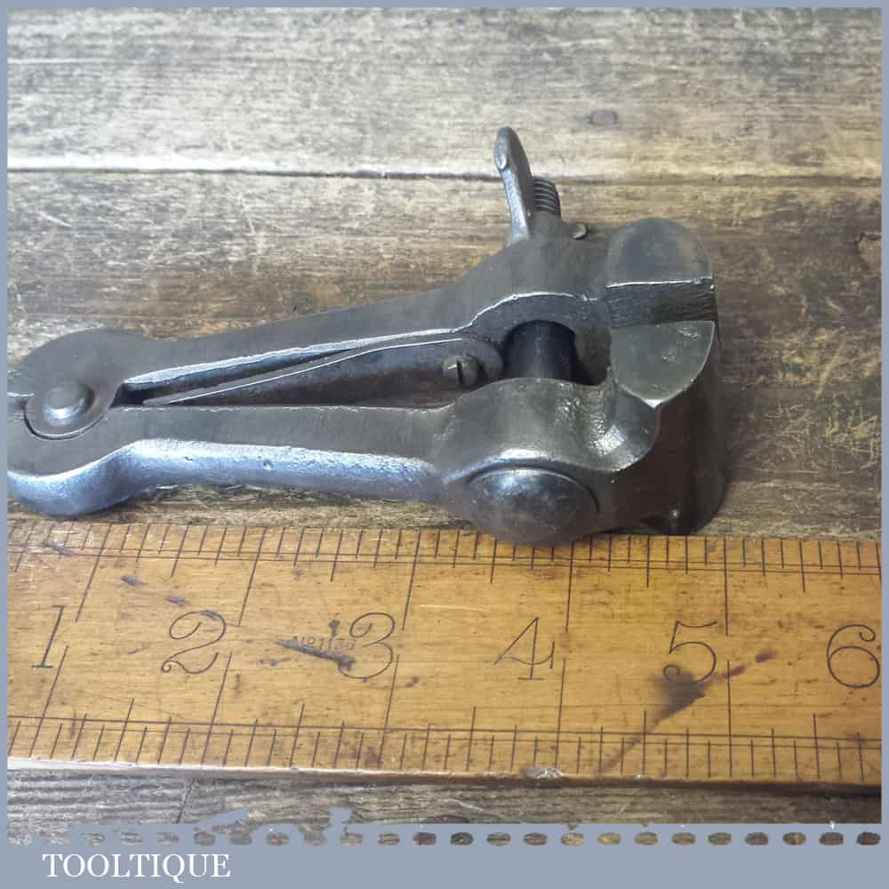 Vintage Spring Loaded Cast Steel Hand Vice – Good Condition — фото 4