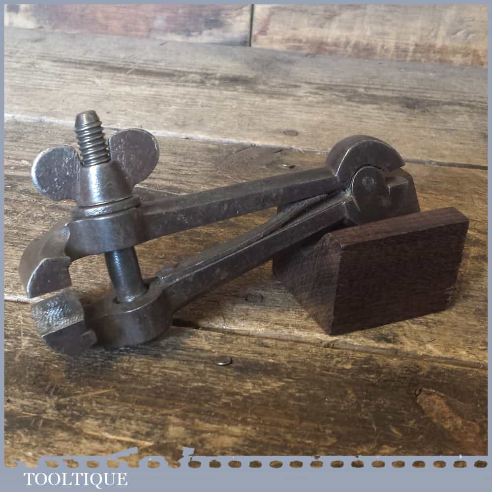 Vintage Spring Loaded Cast Steel Hand Vice – Good Condition — фото 1