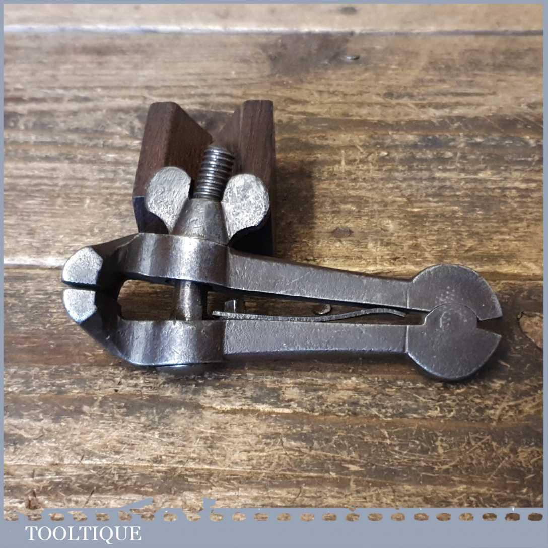 Vintage Spring Loaded Cast Steel Hand Vice – Good Condition — фото 3