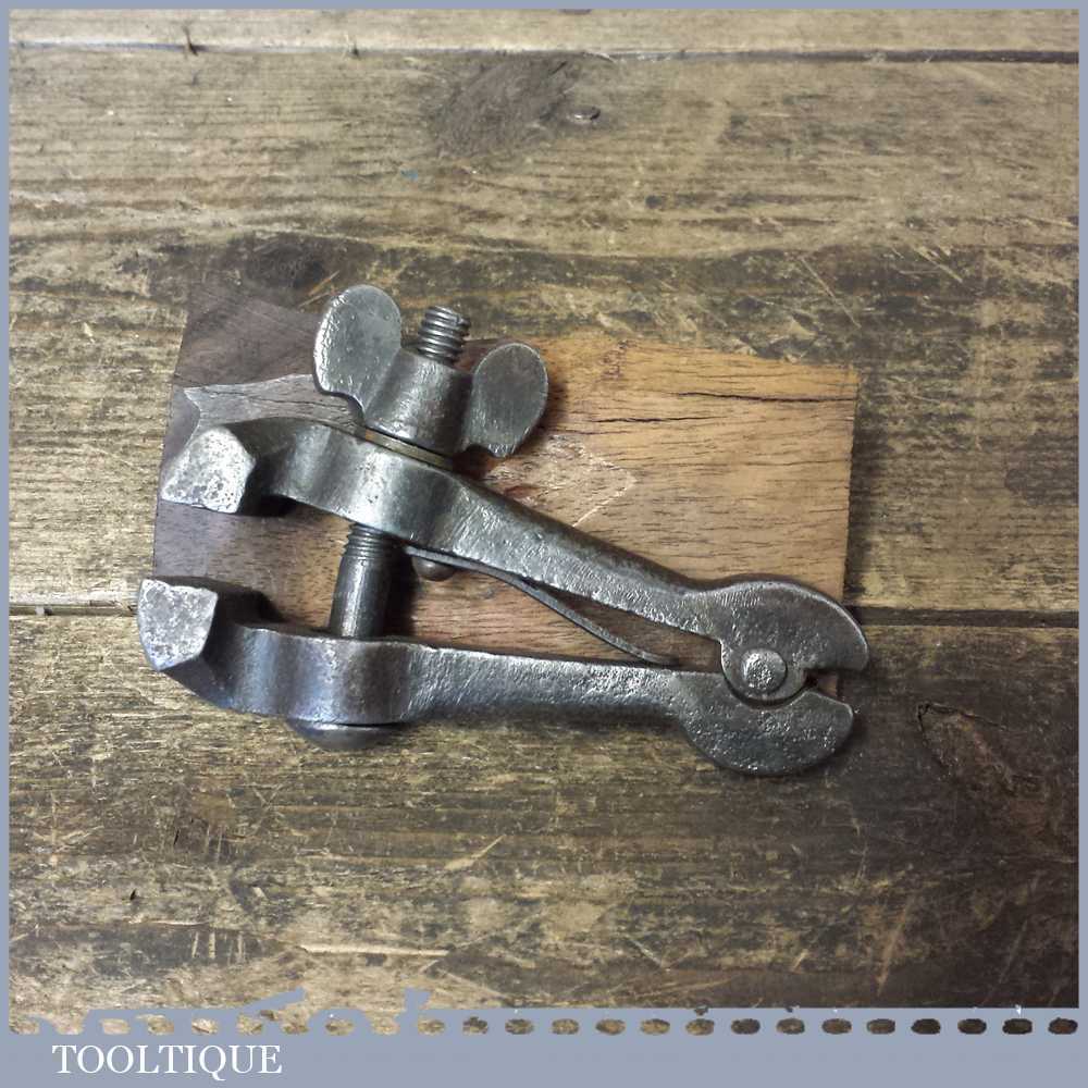 Vintage Spring Loaded Cast Steel Hand Vice – Good Condition — фото 1