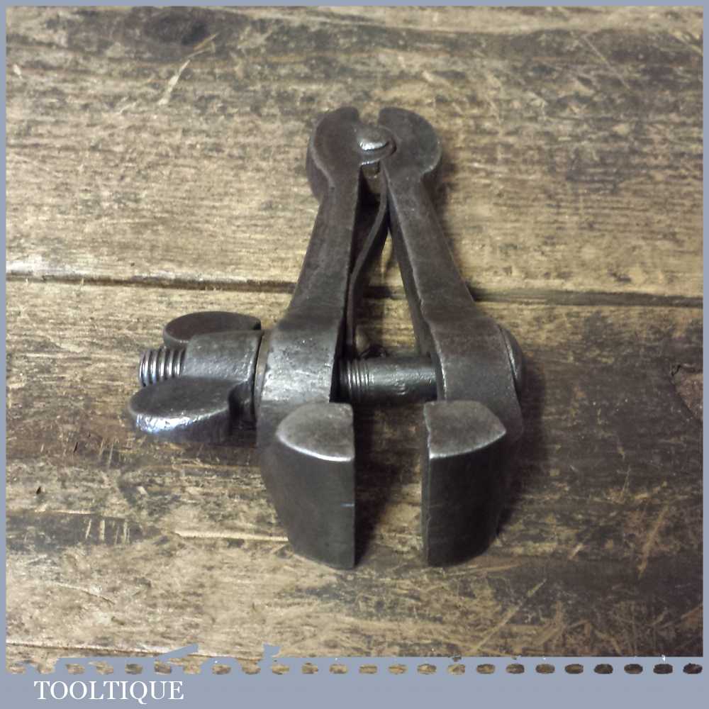 Vintage Spring Loaded Cast Steel Hand Vice – Good Condition — фото 2