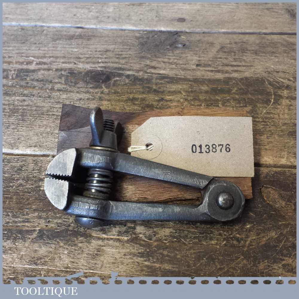Vintage Spring Loaded Cast Steel Hand Vice – Good Condition — фото 5