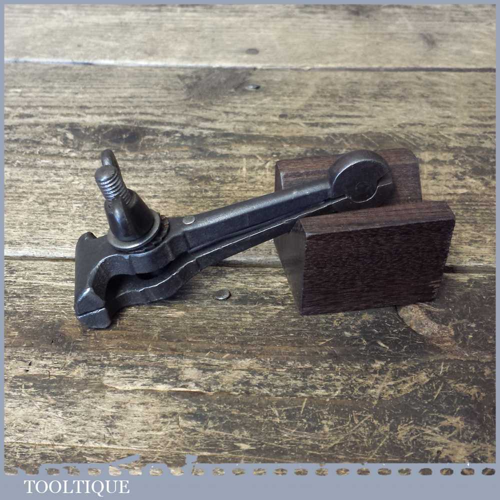 Vintage Spring Loaded Cast Steel Hand Vice – Good Condition — фото 1