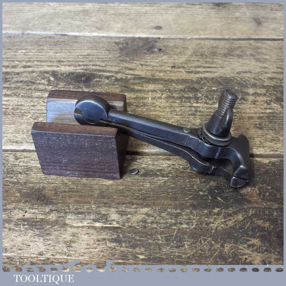 Vintage Spring Loaded Cast Steel Hand Vice – Good Condition — фото 2
