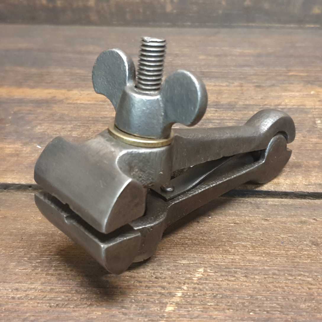 Vintage Spring Loaded Cast Steel Hand Vice – Good Condition — фото 1