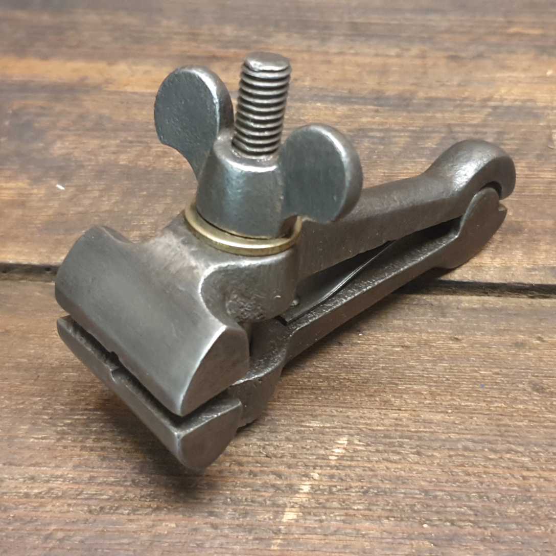Vintage Spring Loaded Cast Steel Hand Vice – Good Condition — фото 2