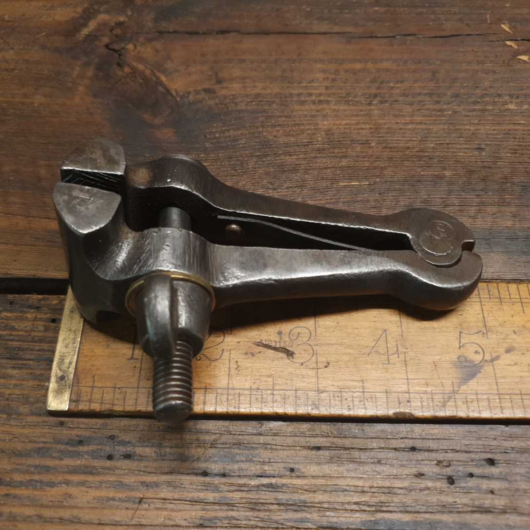 Vintage Spring Loaded Cast Steel Hand Vice – Good Condition — фото 4