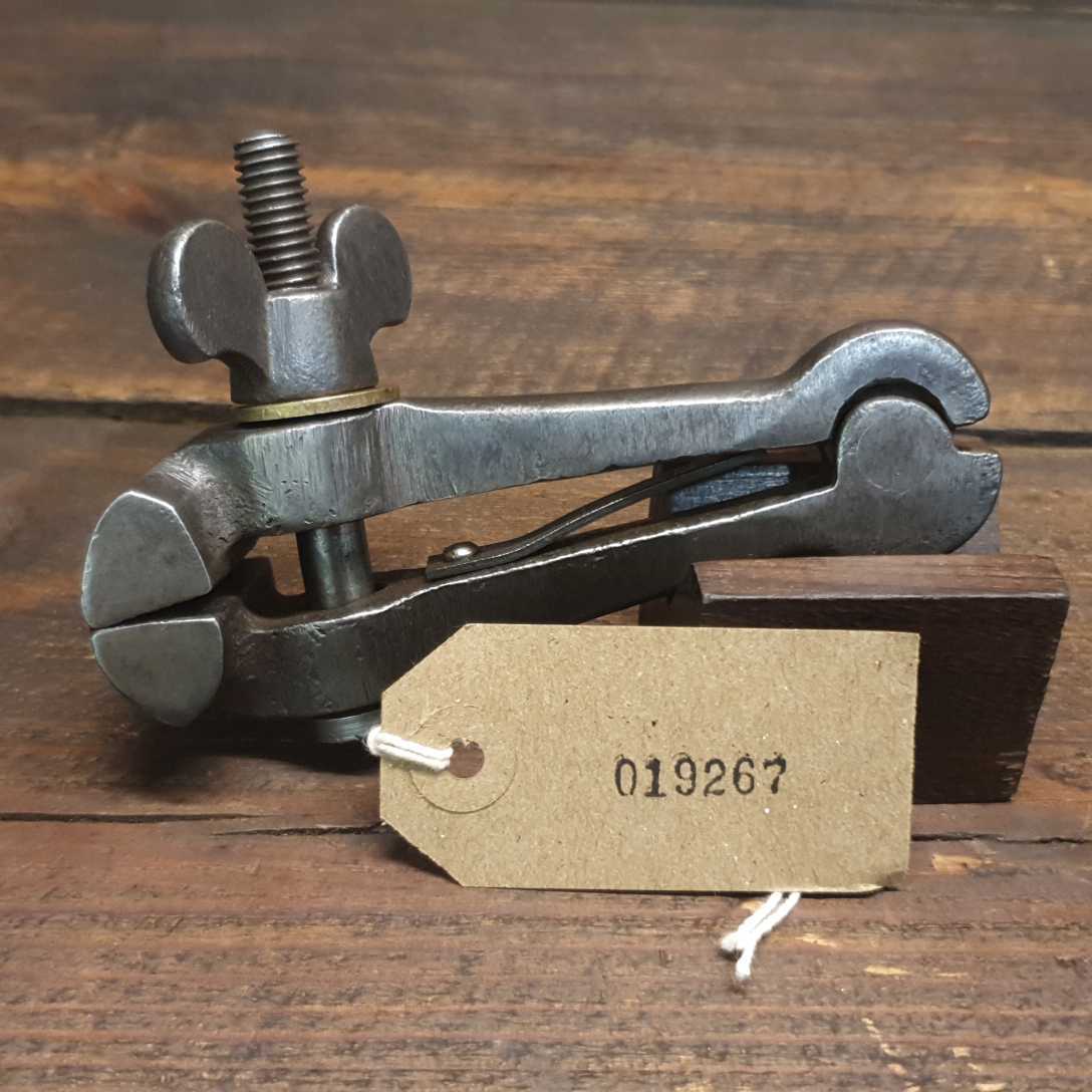 Vintage Spring Loaded Cast Steel Hand Vice – Good Condition — фото 6
