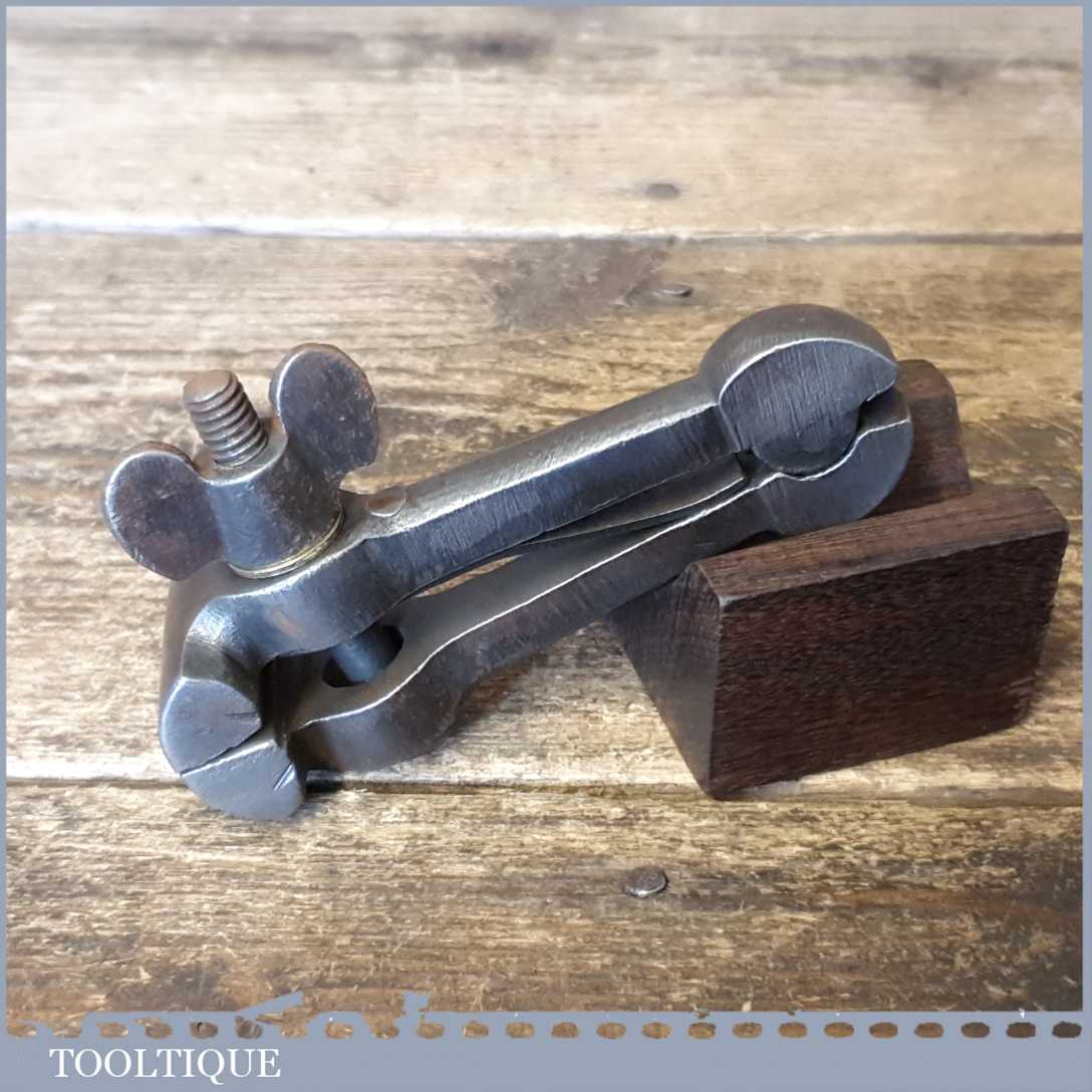 Vintage T Newey & Sons Spring Loaded Cast Steel Hand Vice – Good Condition — фото 1