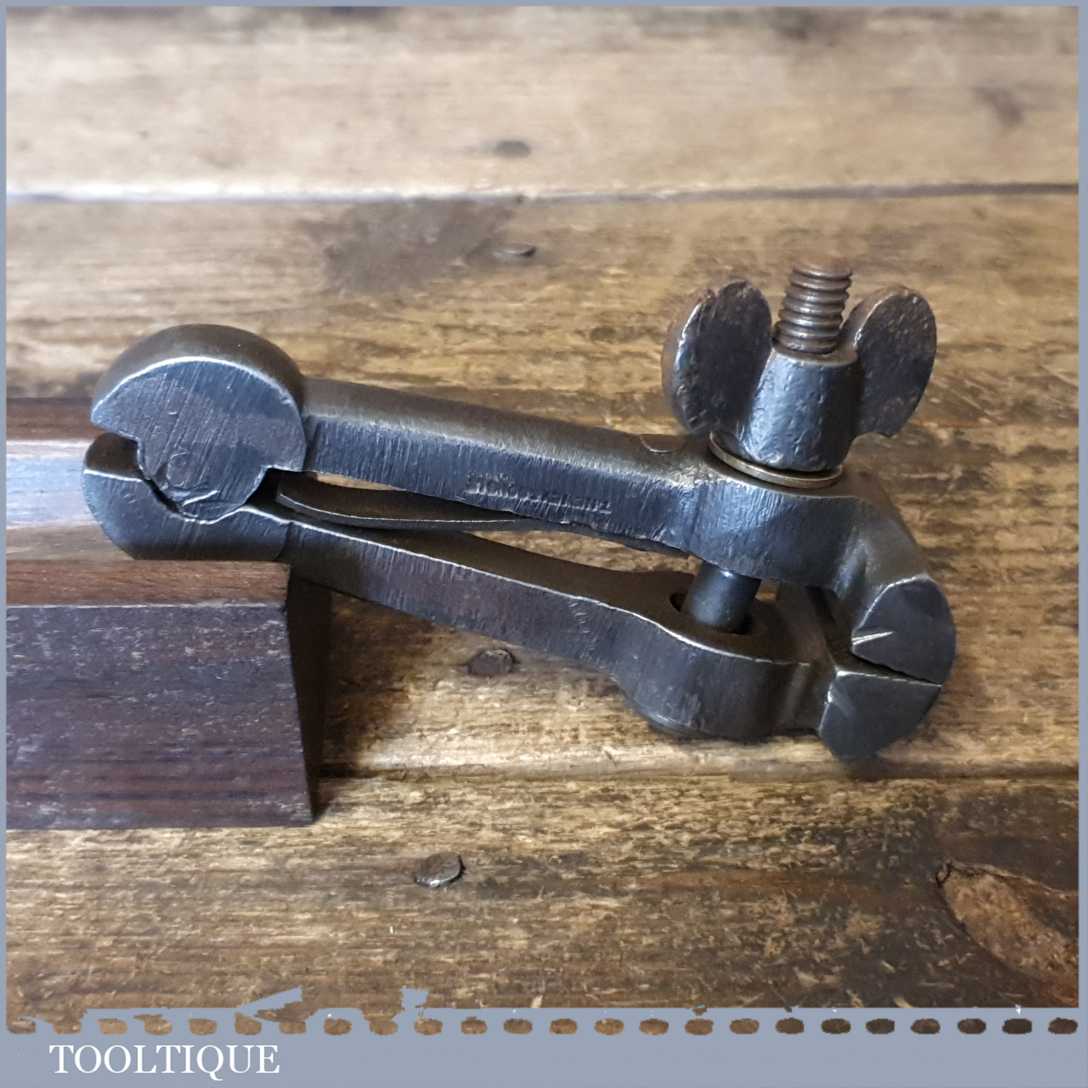 Vintage T Newey & Sons Spring Loaded Cast Steel Hand Vice – Good Condition — фото 3