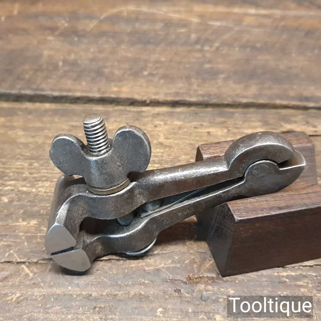 Vintage WW2 Sprung Loaded Cast Steel Hand Vice 1 ⅜” Jaws 1942 Broad Arrow — фото 2