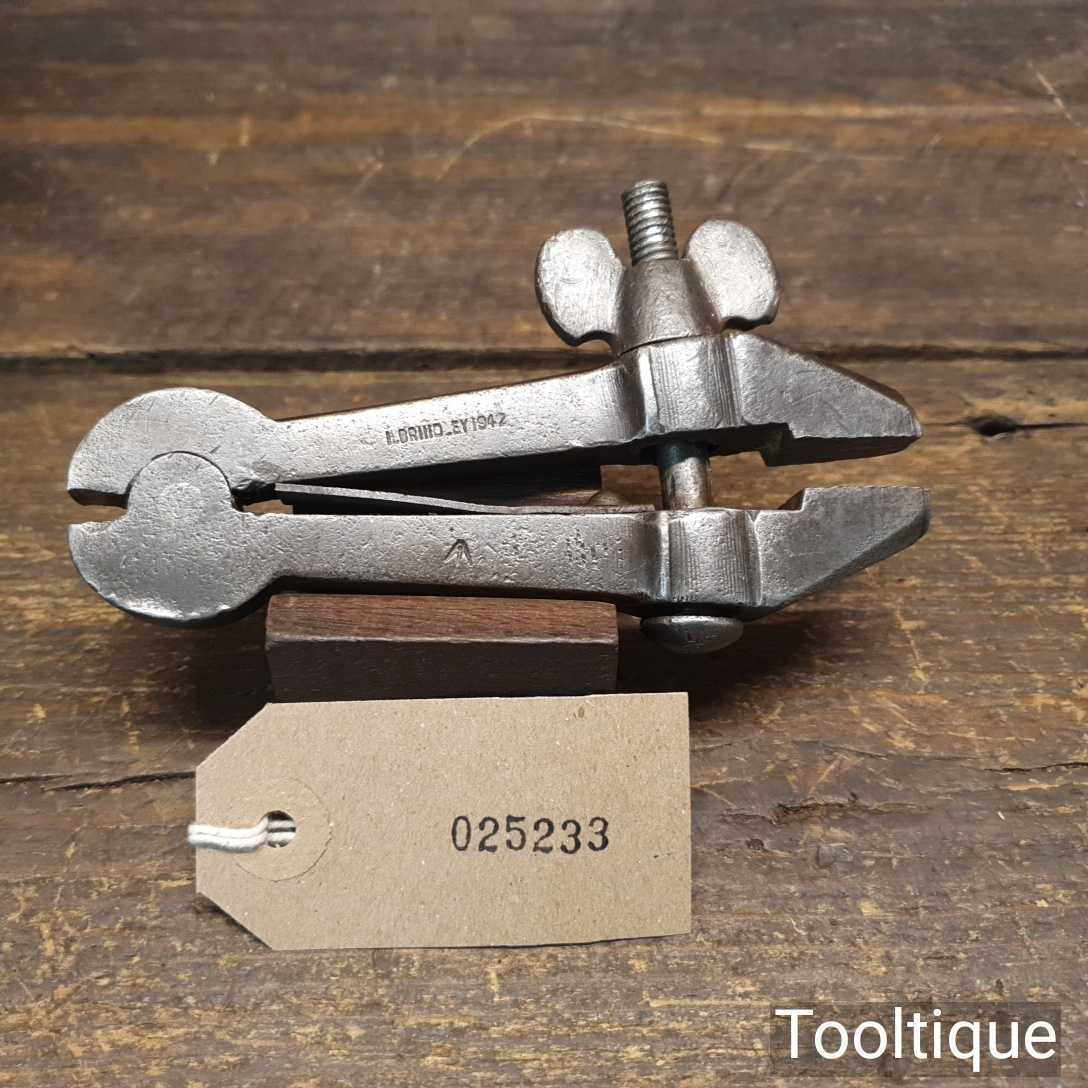 Vintage WWII Cast Steel Brindley 1942 Hand Vice Broad Arrow – Good Condition — фото 3