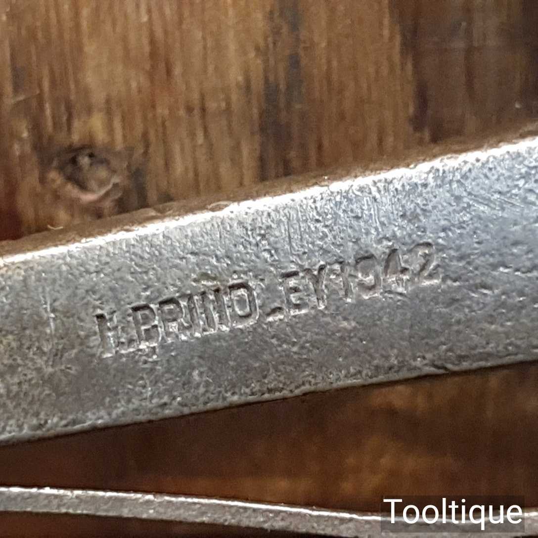 Vintage WWII Cast Steel Brindley 1942 Hand Vice Broad Arrow – Good Condition — фото 4